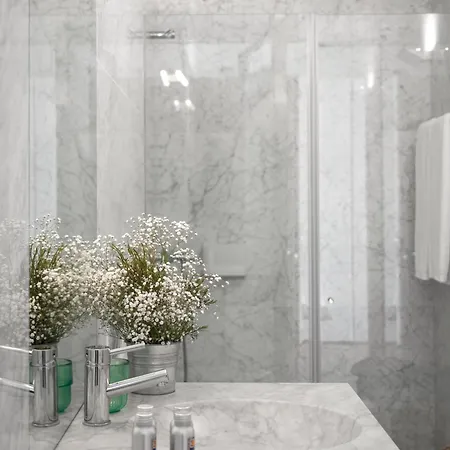 Flattered To Be In Apartamento Oporto