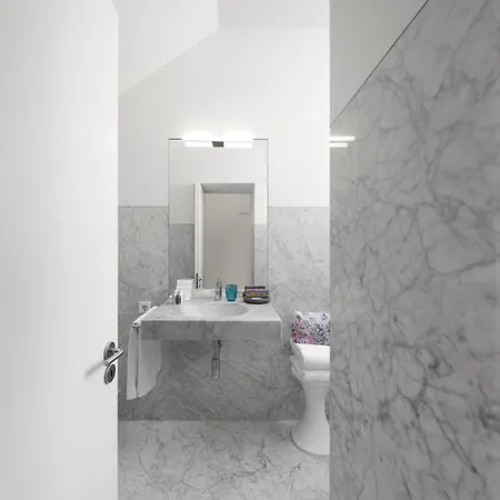 Flattered To Be In Apartamento