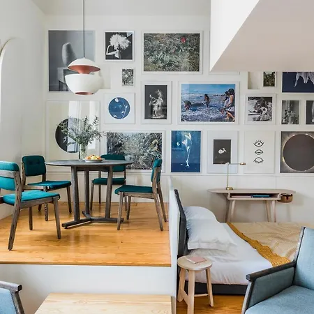 Flattered To Be In Apartamento