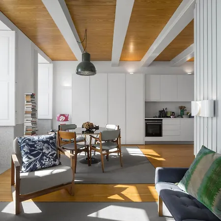 Flattered To Be In Apartamento