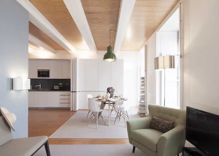 Flattered To Be In Appartamento Oporto